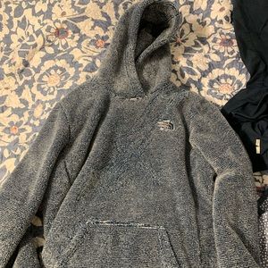 Barely worn, fluffy North Face Hooded sweater XL
